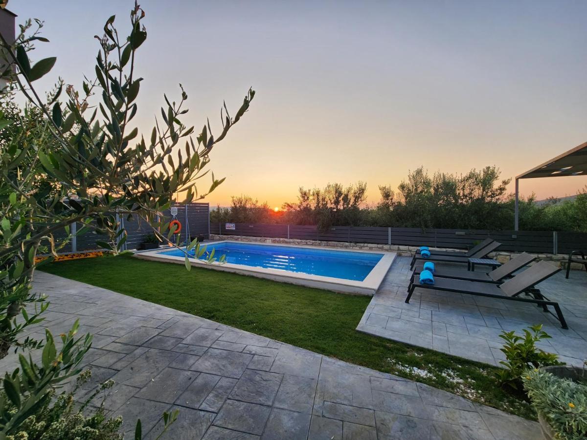 Villa Sheila With Private Pool Roumelí Exterior photo